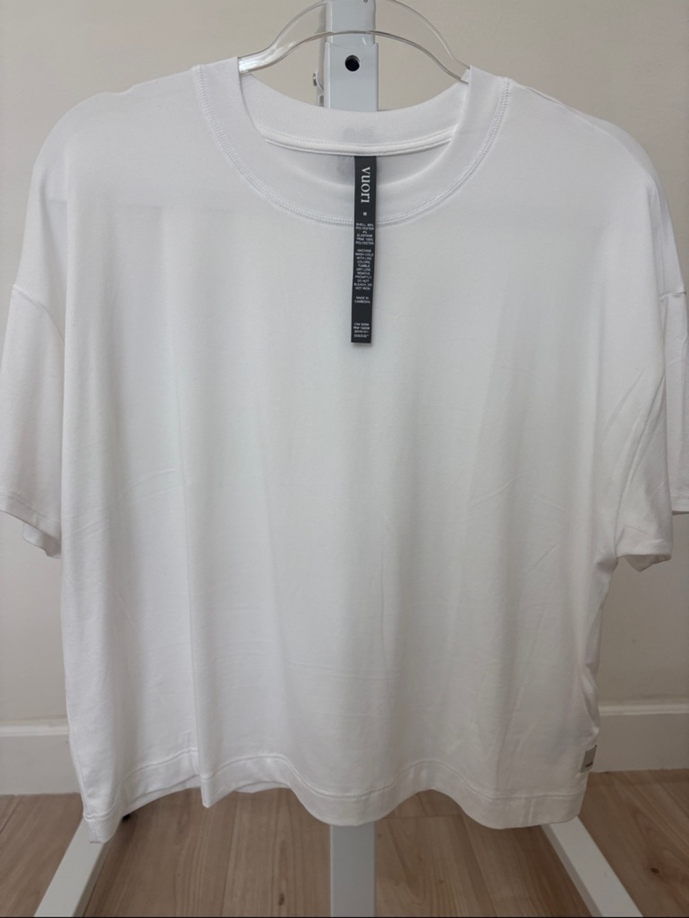 Vuori White Cropped Short Sleeve Tee